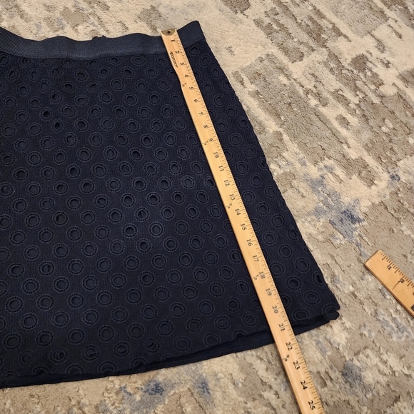 Lands' End Eyelet Navy knit a-line skirt. Women's size 8 - Picture 12 of 13